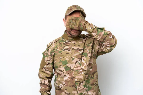 Militär Man Isolerad Vit Bakgrund Täcker Ögon Med Händer Vill — Stockfoto
