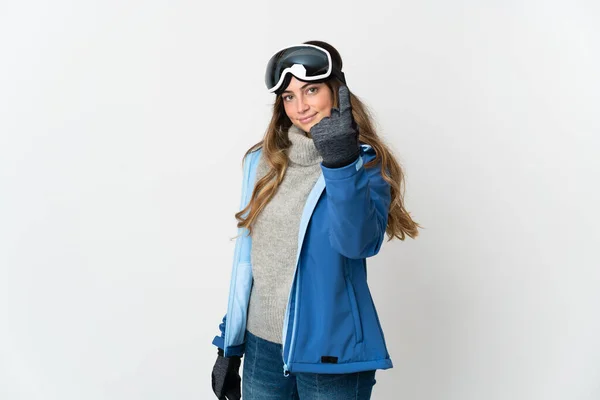 Lyžařka Snowboardovými Brýlemi Izolované Bílém Pozadí Dělá Nadcházející Gesto — Stock fotografie