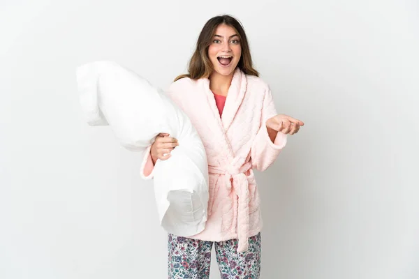 Mulher Branca Jovem Isolado Fundo Branco Pijama Com Expressão Facial — Fotografia de Stock