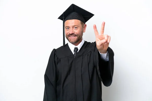 Middelbare Leeftijd Afgestudeerde Man Geïsoleerd Witte Achtergrond Glimlachen Tonen Overwinning — Stockfoto