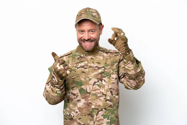 Militaire Man Geïsoleerd Witte Achtergrond Met Teken Duim Omhoog Gebaar — Stockfoto