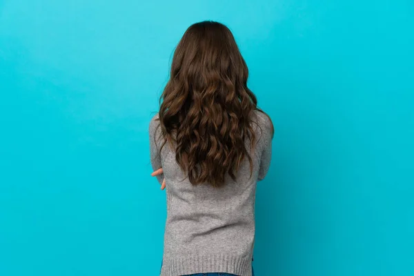 Kleines Kaukasisches Mädchen Isoliert Auf Blauem Hintergrund Rückenlage — Stockfoto