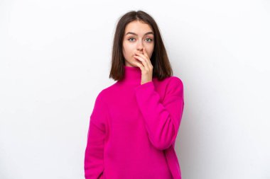 Beyaz arka planda izole edilmiş genç Ukraynalı kadın sağa bakarken şaşırmış ve şok olmuştu.