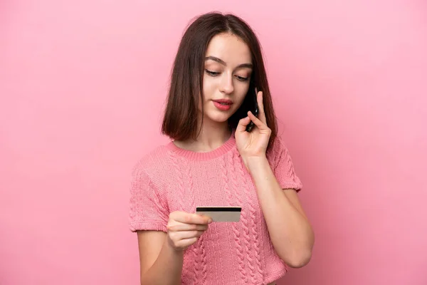 Jeune Femme Ukrainienne Isolée Sur Fond Rose Acheter Avec Mobile — Photo