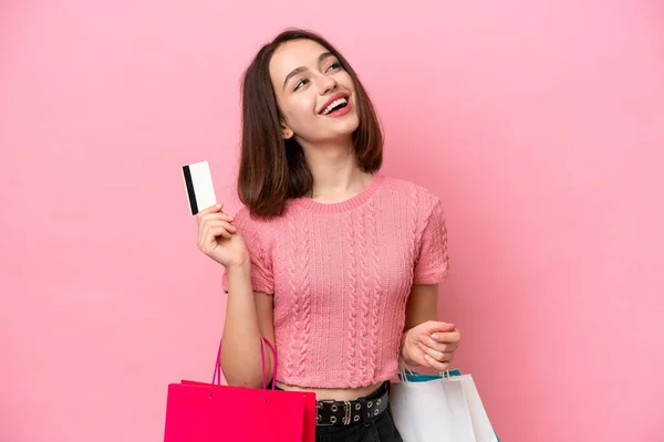 Ung Ukrainska Kvinna Isolerad Rosa Bakgrund Håller Shoppingväskor Och Ett — Stockfoto