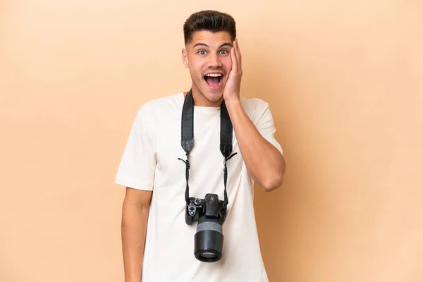 Young Photographer Caucasian Man Isolated Beige Background Surprise Shocked Facial — Stock Photo, Image
