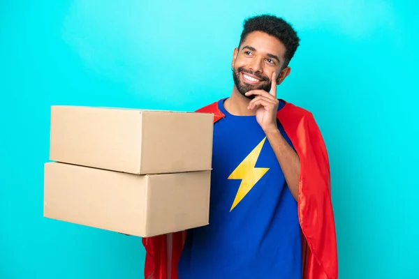 Super Hero Delivery Brazilian Man Isolated Blue Background Thinking Idea — Stock Photo, Image