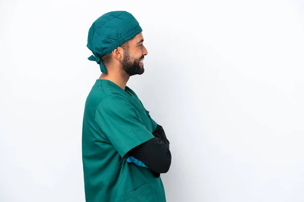 Cirurgião Brasileiro Uniforme Verde Isolado Sobre Fundo Branco Posição Lateral — Fotografia de Stock