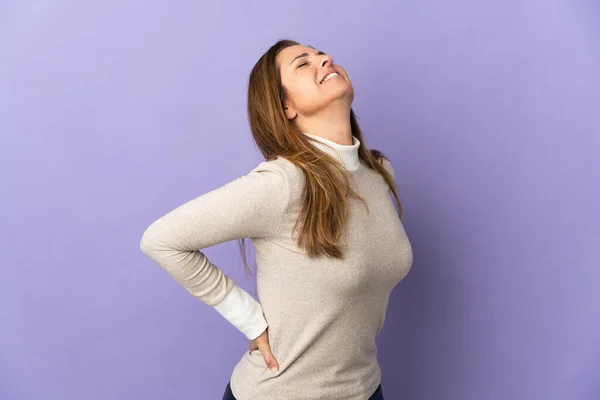 Mulher Brasileira Meia Idade Isolada Fundo Roxo Sofrendo Dor Nas — Fotografia de Stock