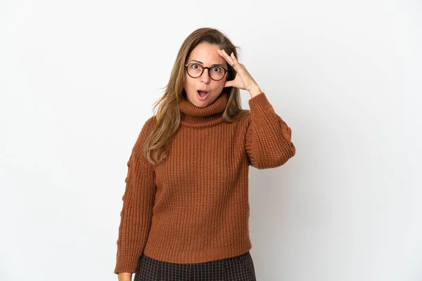 Mulher Brasileira Meia Idade Isolada Fundo Branco Percebeu Algo Pretendeu — Fotografia de Stock