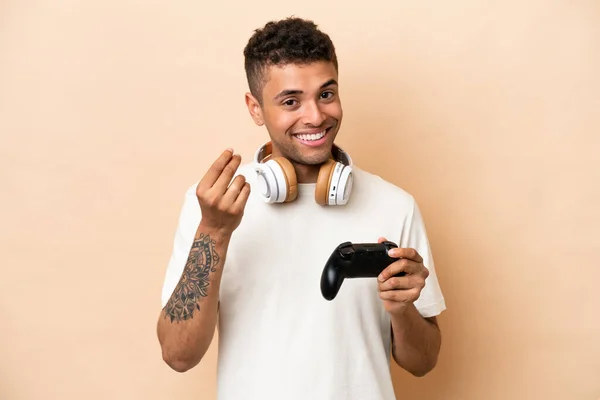 Young Brazilian Man Playing Video Game Controller Isolated Beige Background — Photo