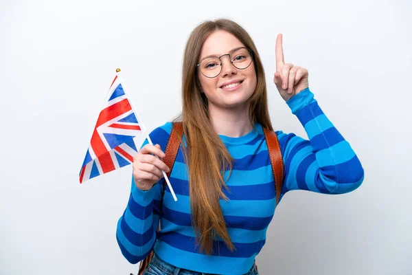 年轻的高加索女人举着一面英国国旗 与白色背景隔离 提出了一个伟大的想法 — 图库照片