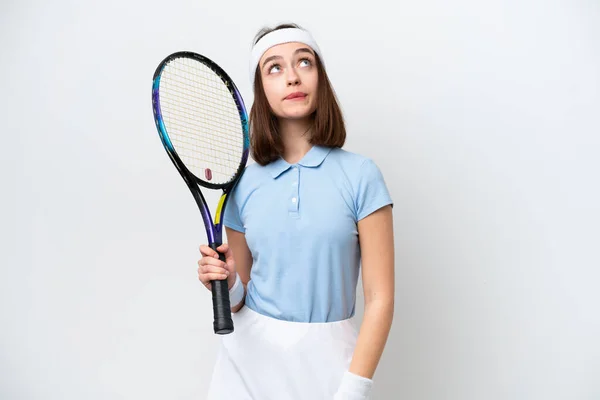 Joven Jugador Tenis Ucraniano Mujer Aislada Sobre Fondo Blanco Mirando — Foto de Stock