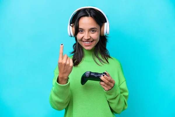 Joven Mujer Hispana Jugando Con Controlador Videojuegos Aislado Sobre Fondo —  Fotos de Stock