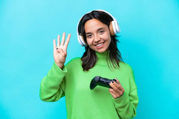 Jonge Hispanic Vrouw Spelen Met Een Video Game Controller Geïsoleerd — Stockfoto