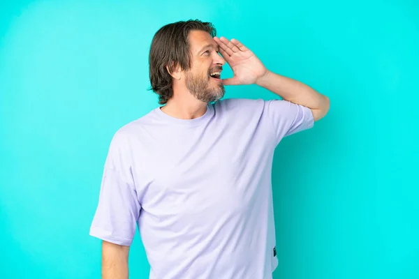 Sênior Holandês Homem Isolado Fundo Azul Sorrindo Muito — Fotografia de Stock