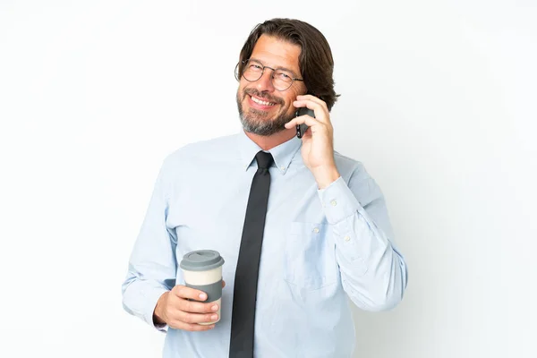 Senior Nederlandse Zakenman Geïsoleerd Witte Achtergrond Met Koffie Mee Nemen — Stockfoto