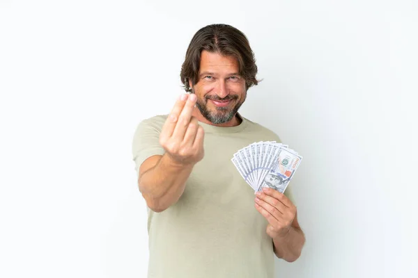 Hombre Holandés Mayor Tomando Montón Dinero Aislado Sobre Fondo Blanco — Foto de Stock