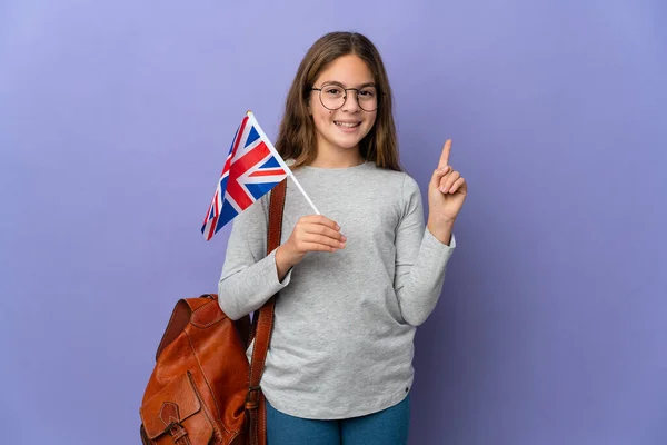 Dítě Držící Vlajku Spojeného Království Nad Izolovaným Pozadím Ukazující Zvedající — Stock fotografie