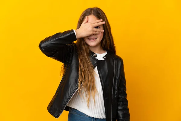 Child Isolated Yellow Background Covering Eyes Hands Smiling — ストック写真