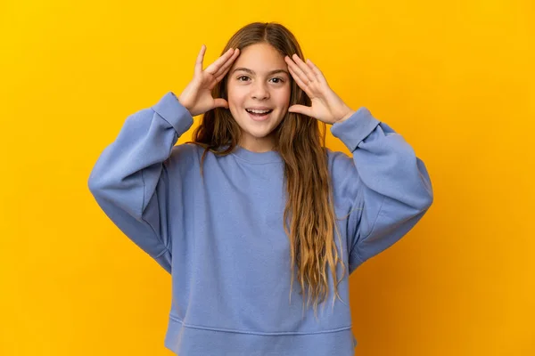 Child Isolated Yellow Background Surprise Expression — Stock Photo, Image