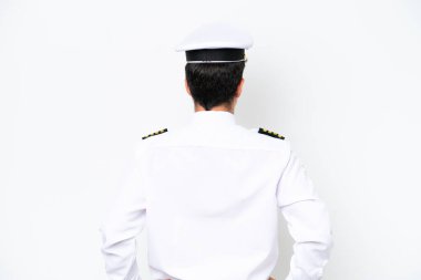 Kafkasyalı uçak pilotu arka planda beyaz arka planda izole edildi