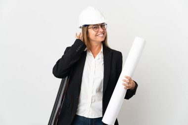 Miğferli orta yaşlı bir mimar kadın izole edilmiş geçmişinin planlarını tutuyor.