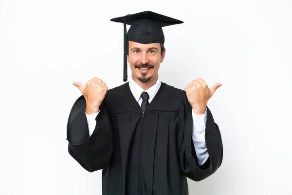 Jovem Universitário Graduado Homem Isolado Fundo Branco Com Polegares Para — Fotografia de Stock