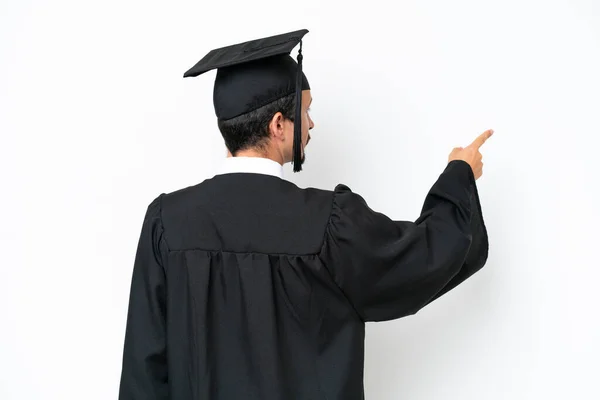 Молодий Випускник Університету Ізольований Білому Тлі Вказуючи Назад Пальцем Індексу — стокове фото