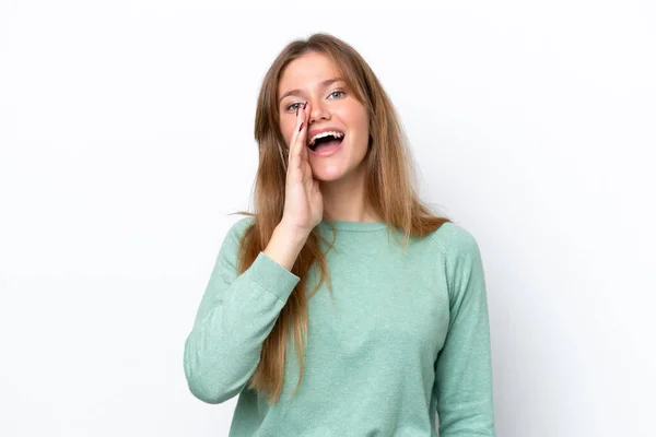 Mulher Branca Jovem Isolado Fundo Branco Gritando Com Boca Bem — Fotografia de Stock