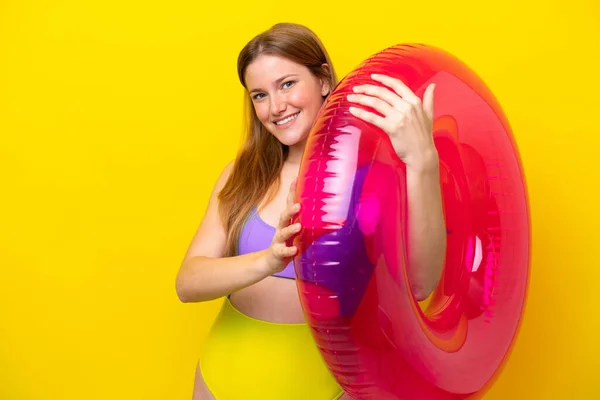 Young Caucasian Woman Holding Air Mattress Isolated Yellow Background Happy — ストック写真