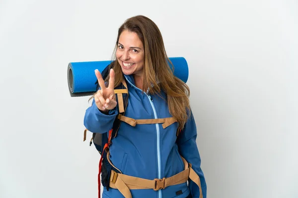 Middle Age Mountaineer Woman Big Backpack Isolated Background Smiling Showing — Stock Photo, Image