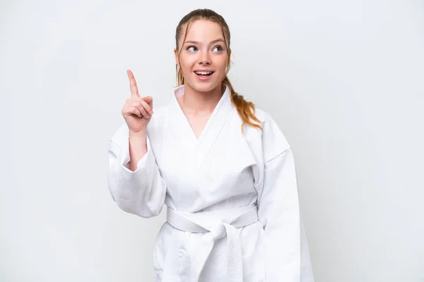 Joven Chica Caucásica Haciendo Karate Aislado Sobre Fondo Blanco Pensando — Foto de Stock
