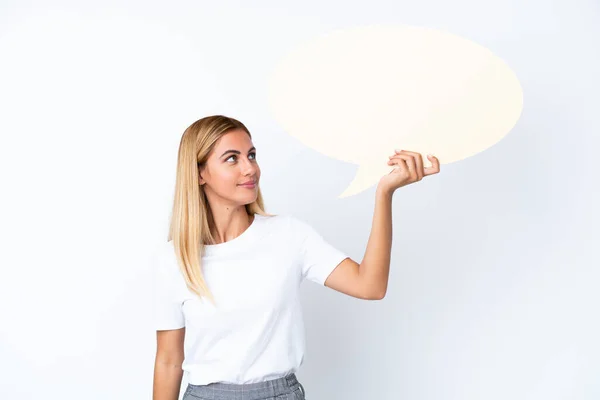 Loira Uruguaia Menina Isolada Fundo Branco Segurando Uma Bolha Fala — Fotografia de Stock