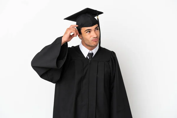 Fiatal Egyetemi Diplomás Elszigetelt Fehér Háttér Kétségek Zavaros Arckifejezés — Stock Fotó