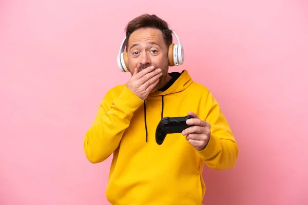 Middle Age Man Playing Video Game Controller Isolated Pink Background — Stock Photo, Image