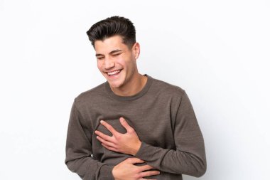 Beyaz fırında yapayalnız kalmış yakışıklı, beyaz bir adam gülümsüyor.