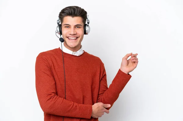 Telemarketer Kaukasischen Mann Arbeitet Mit Einem Headset Isoliert Auf Weißem — Stockfoto