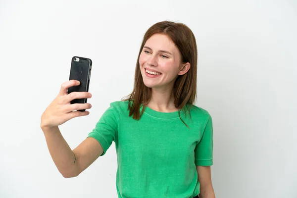 Νεαρή Αγγλίδα Που Απομονώνεται Λευκό Φόντο Κάνοντας Selfie Κινητό Τηλέφωνο — Φωτογραφία Αρχείου