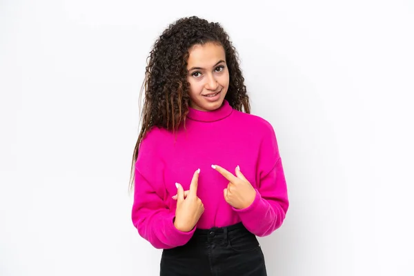 Jovem Mulher Árabe Isolado Fundo Branco Apontando Para Mesmo — Fotografia de Stock