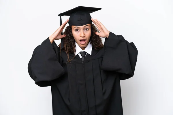 Mladá Univerzita Absolvent Arab Žena Izolované Bílém Pozadí Překvapivým Výrazem — Stock fotografie