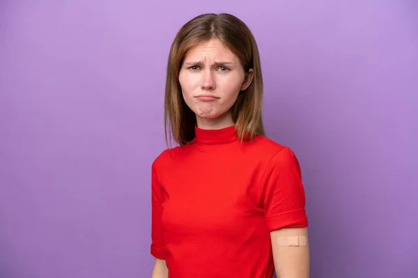 Giovane Donna Inglese Che Indossa Cerotti Isolati Sfondo Viola Con — Foto Stock