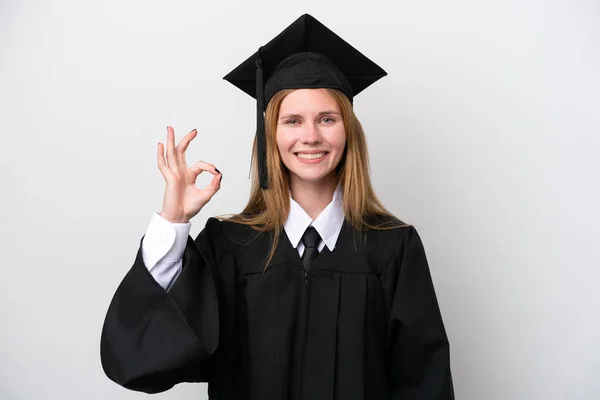 졸업생 여자가 배경에 고립되어 손가락으로 사인을 — 스톡 사진