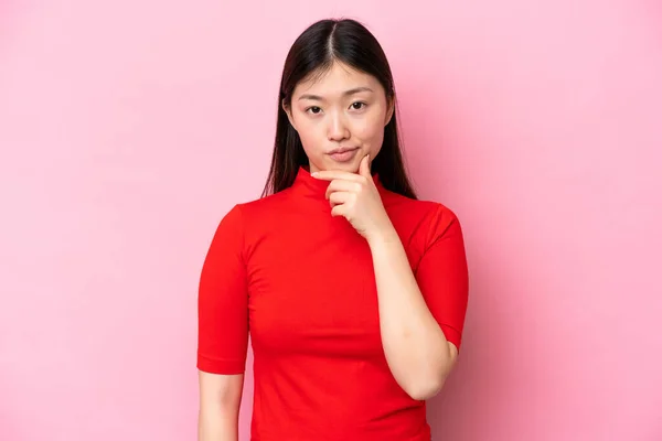 Young Chinese Woman Isolated Pink Background Thinking — Stockfoto