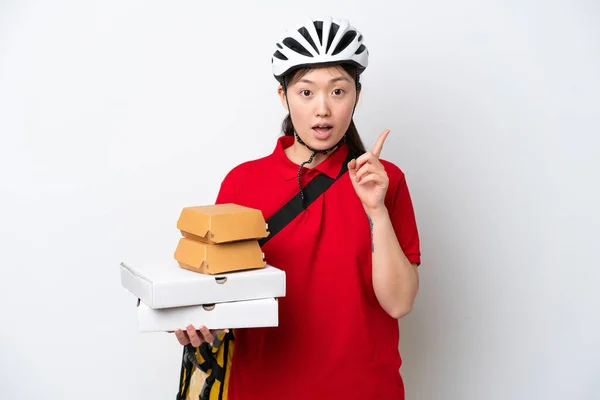 Jovem Chinês Entrega Mulher Tomando Takeaway Alimentos Isolados Fundo Branco — Fotografia de Stock