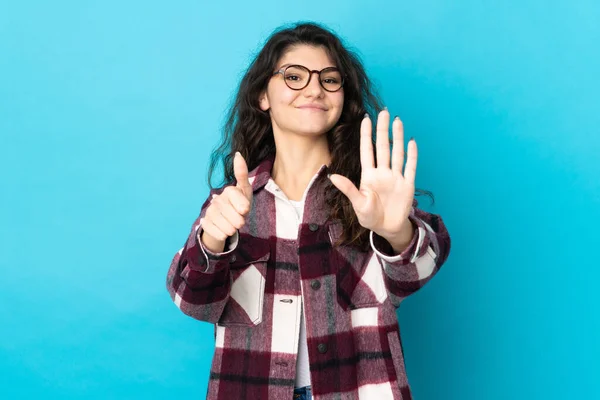 Teenager Russian Girl Isolated Blue Background Counting Six Fingers — Stockfoto