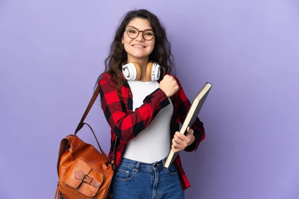 Estudante Adolescente Isolado Fundo Roxo Comemorando Uma Vitória — Fotografia de Stock