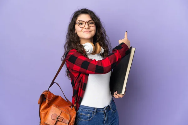 Estudante Adolescente Isolado Fundo Roxo Apontando Para Trás — Fotografia de Stock