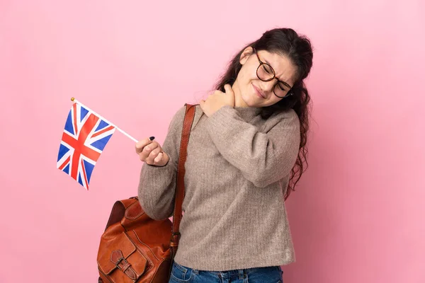 Молодая Россиянка Флагом Великобритании Розовом Фоне Страдающая Боли Плече Сделала — стоковое фото