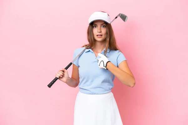 Młody Golfista Gracz Człowiek Odizolowany Różowym Tle Zaskoczeniem Wyraz Twarzy — Zdjęcie stockowe